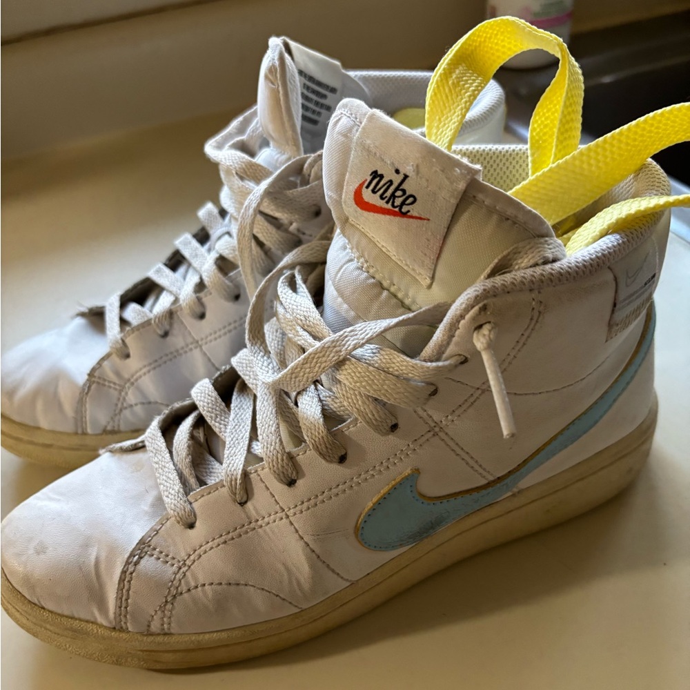 Aquatic inspired vintage blue and yellow Nike blazers.
